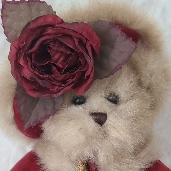 Bearington Bears - Retired Virginia, Christmas Bear, 14"H, Posable. - Picture 10 of 11